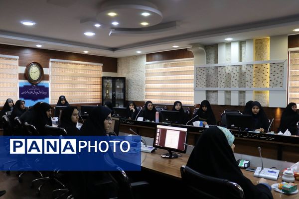 جلسه توانمندسازی دانش‌آموزان برتر در مسابقات قرآن و عترت