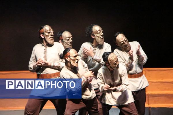 تئاتر «هیولاکش» روایتی نمایشی از شاهنامه در تالار بزرگ یزد