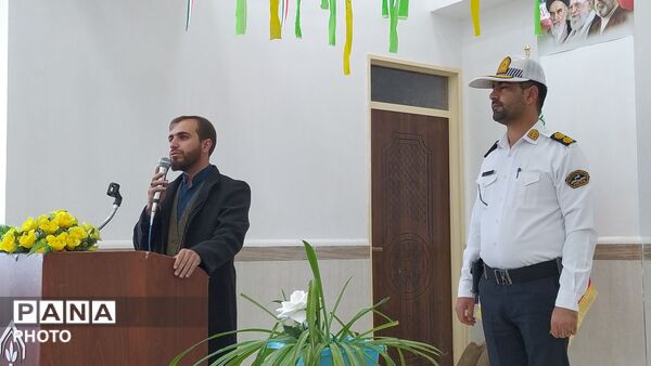 یک روز متفاوت با حضور پلیس در دبیرستان شهید بهشتی