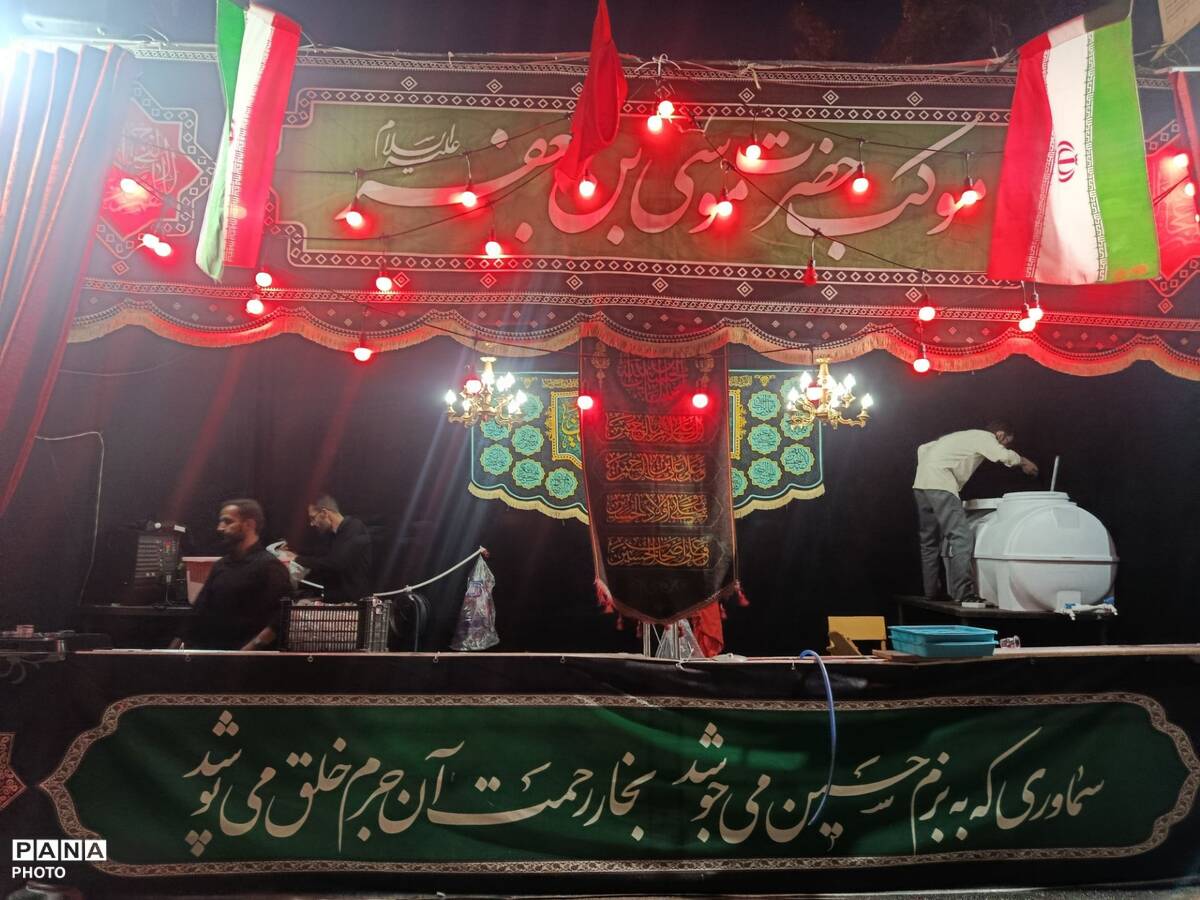 موکب خانم فاطمه الزهرا محله خضر در خدمت زائران سید الشهدا