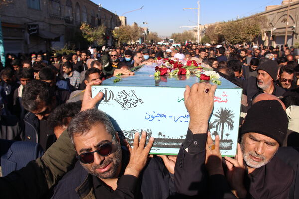 مراسم وداع با ۷ پیکر شهید گمنام هشت سال دفاع مقدس