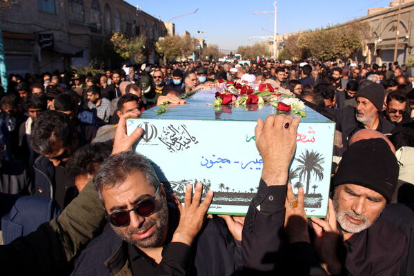 مراسم وداع با ۷ پیکر شهید گمنام هشت سال دفاع مقدس