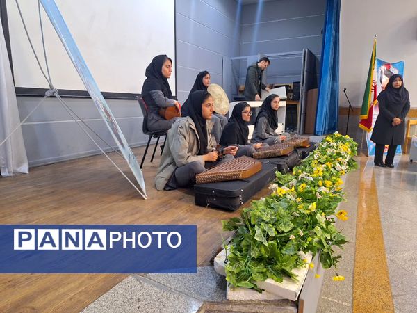 چهل و سومین جشنواره فرهنگی هنری فردا در دبستان آرمینه مصلی نژاد ناحیه۶ 