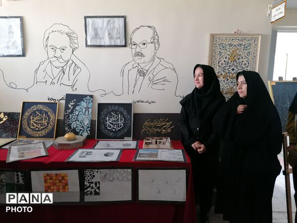 افتتاح نمایشگاه دست سازه‌های هنری در هفته مشاغل
