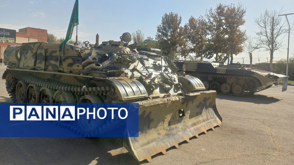 نمایشگاه هفته دفاع مقدس در مجتمع فرهنگی و ورزشی فجر نیشابور