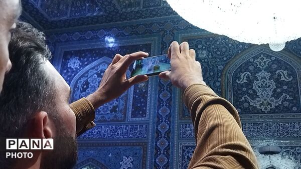 گذری بر مزار رهبر شهید و خانواده شهیدشان در دارلذکر حرم مطهر رضوی 