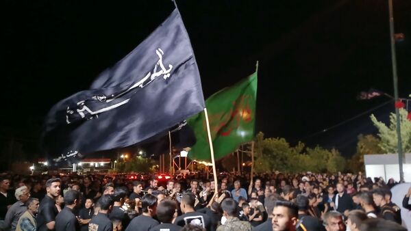 اهتزار پرچم ماه محرم در شهر بن 