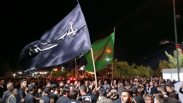 اهتزار پرچم ماه محرم در شهر بن 