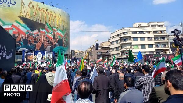 تشیع شهدای ناوشکن دنا و شهید لاریجانی در تهران