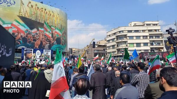 تشیع شهدای ناوشکن دنا و شهید لاریجانی در تهران