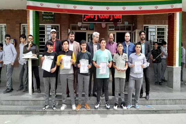 تقدیر از دانش‌آموزان مقام آور در رشته‌های ورزشی مدرسه ابوریحان بیرونی نیشابور