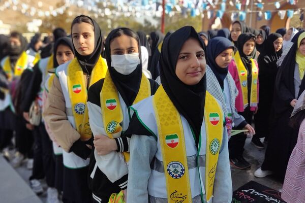 تجدید میثاق دانش‌آموزان با شهدا