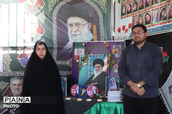 فاروج در روز تشییع پیکر رهبر شهید همچنان در حال خدمت رسانی به زائران