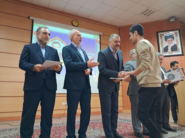 آیین تجلیل از رتبه‌برترهای کنکور ۱۴۰۳ اداره آموزش و پرورش ناحیه یک زنجان