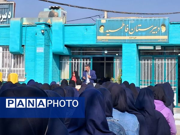 آموزش انواع دست ها و گره های پیشتازان در دبیرستان دخترانه فاطمیه