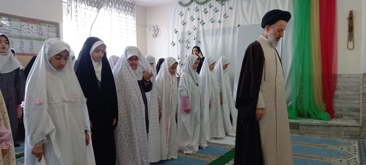 نماز جماعت؛ لحظه‌شماری دانش‌آموزان دبستان صائب برای حضور دوباره در نمازخانه