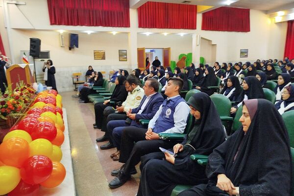 برگزاری «جشن جوانه ها» در دبیرستان راضیه شکرابی ناحیه دو شهرری 
