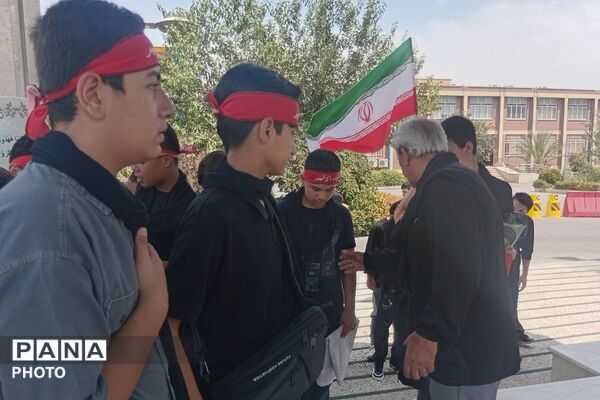 حضور دانش‌آموزان و فرهنگیان ناحیه دو شهرری در مراسم اربعین حسینی اداره کل آموزش و پرورش 