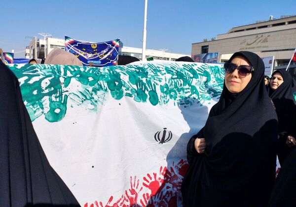 راهپیمایی ۱۳ آبان در میدان شهدا مشهد
