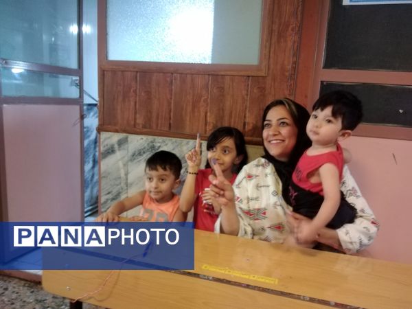 برگزاری چهاردهمین دوره انتخابات ریاست جمهوری کشور در دبیرستان ناصر مشهد