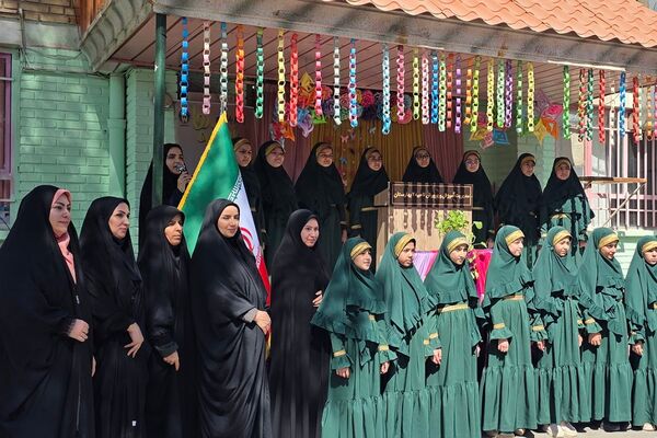 جشن عاطفه‌ها؛ لبریز از مهربانی در دبستان دخترانه قدر بهارستان ۲