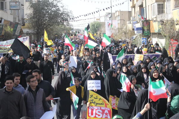 جلوه‌هایی از حضور حماسی دانش‌آموزان قم در راهپیمایی یوم الله ۱۳ آبان