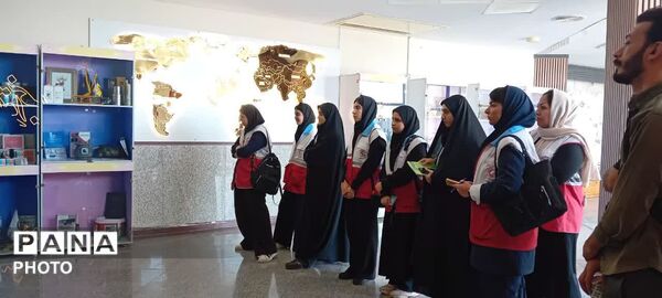 بازدید دانشگاهیان، جوانان هلال‌احمر و دانش‌آموزان ساوجبلاغ از پارک علم و فناوری