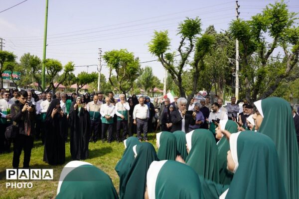 برپایی مراسمی برای اهتزاز پرچم حرم مطهر رضوی مصادف با دهه کرامت  در شهرک امیریه