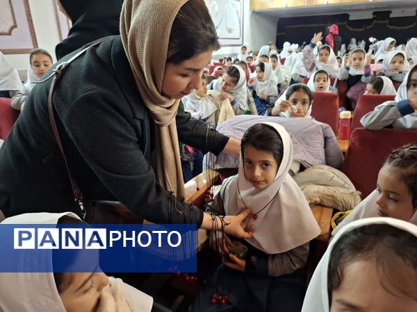 جشن یلدا ۱۴۰۴ در مدرسه ۱۷ شهریور شهرستان بجنورد 