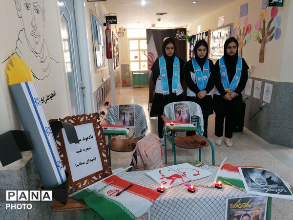 افتتاح نمایشگاه دست سازه‌های هنری در هفته مشاغل