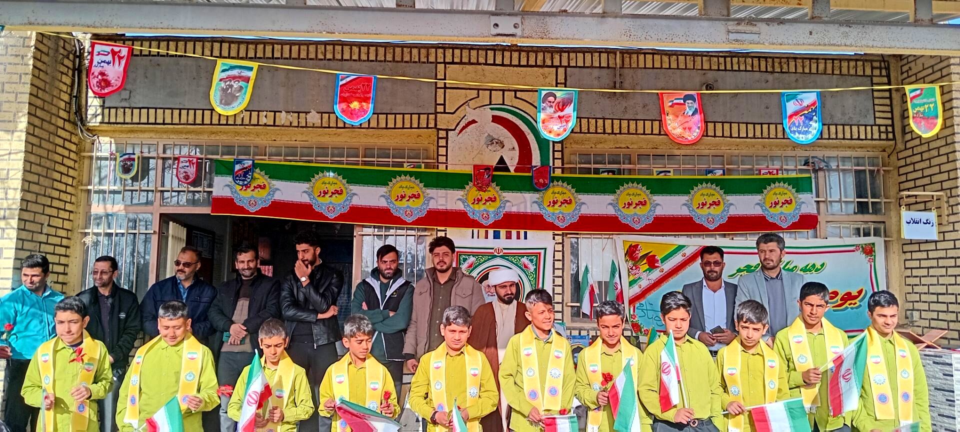 طنین زنگ انقلاب در مدرسهٔ شهید صادقی باخرز