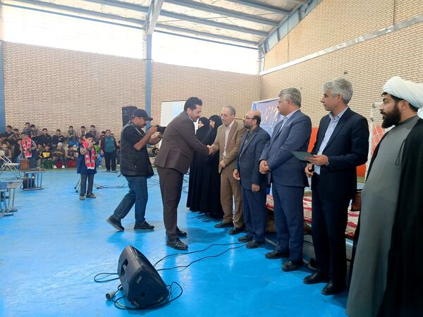 بوم و نوا صحنه تقدیر از کتاب‌دوستان فدافن