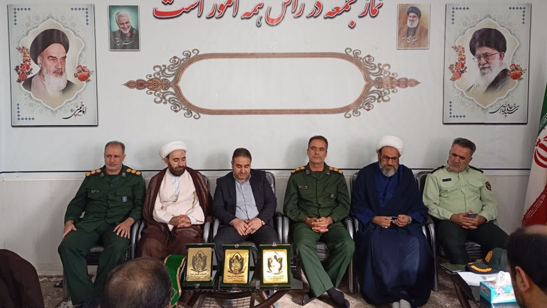 دیدار صمیمانه فرمانده سپاه با امام جمعه کوهدشت به مناسبت هفته دفاع مقدس