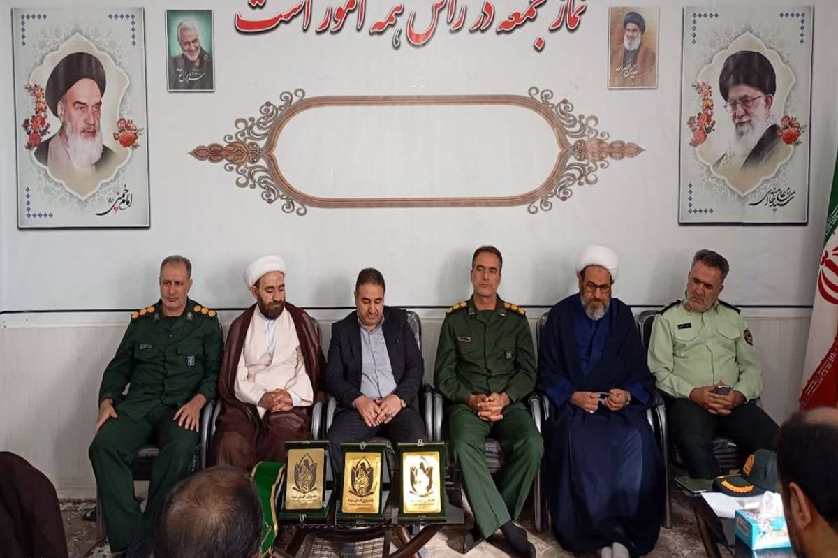 دیدار صمیمانه فرمانده سپاه با امام جمعه کوهدشت به مناسبت هفته دفاع مقدس