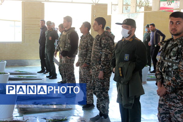 غبارروبی مزار مطهر شهدا به مناسبت آغاز دهه مبارک فجر در فراشبند