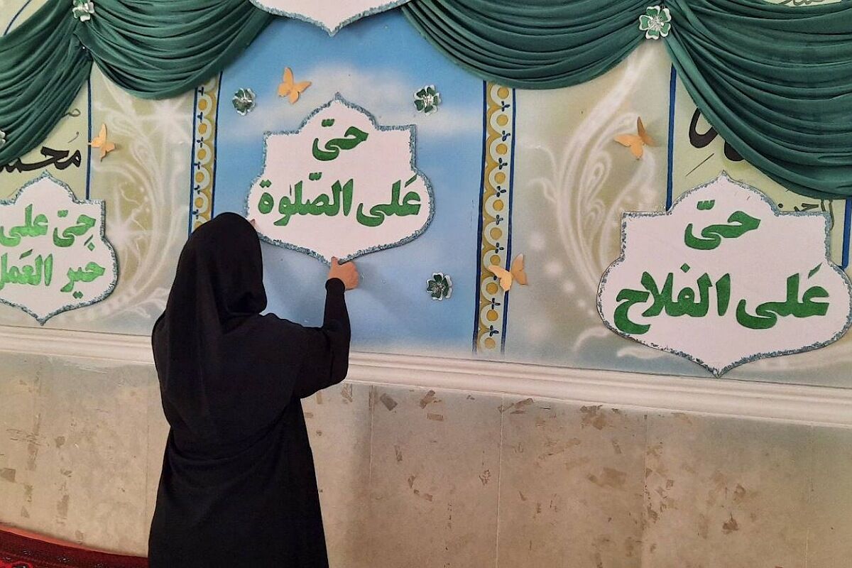غبارروبی و آماده سازی نمازخانه‌های مدارس پردیس