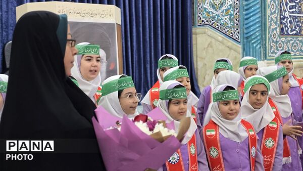 شکوه پاسداشت مقام معلم با حضور دانش‌آموزان و مسئولان آموزش و پرورش شهرستان نظرآباد