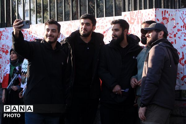 بیعت مردم تهران با سومین رهبر انقلاب