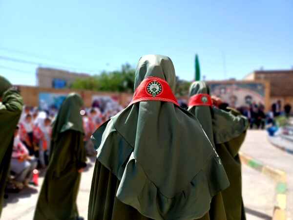 نواختن زنگ سپاس معلم در دبستان دخترانه شاهد نرگس