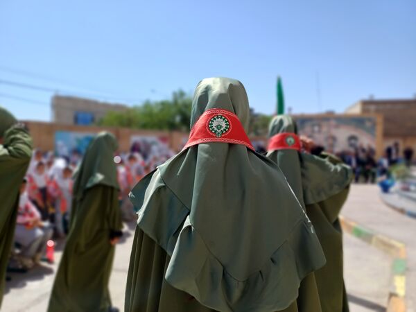 نواختن زنگ سپاس معلم در دبستان دخترانه شاهد نرگس