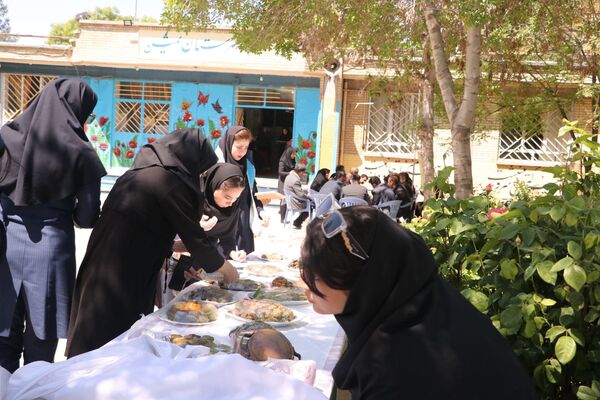 افتتاح نمایشگاه دست‌سازه در هنرستان دخترانه ثمین