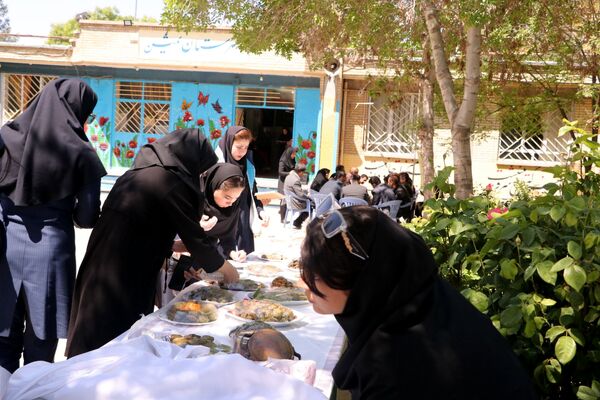 افتتاح نمایشگاه دست‌سازه در هنرستان دخترانه ثمین