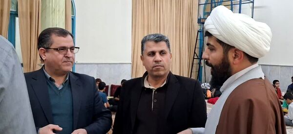 دیدار معاون سیاسی و اجتماعی فرمانداری  کاشمر با معتکفین دانش آموز مسجد جامع