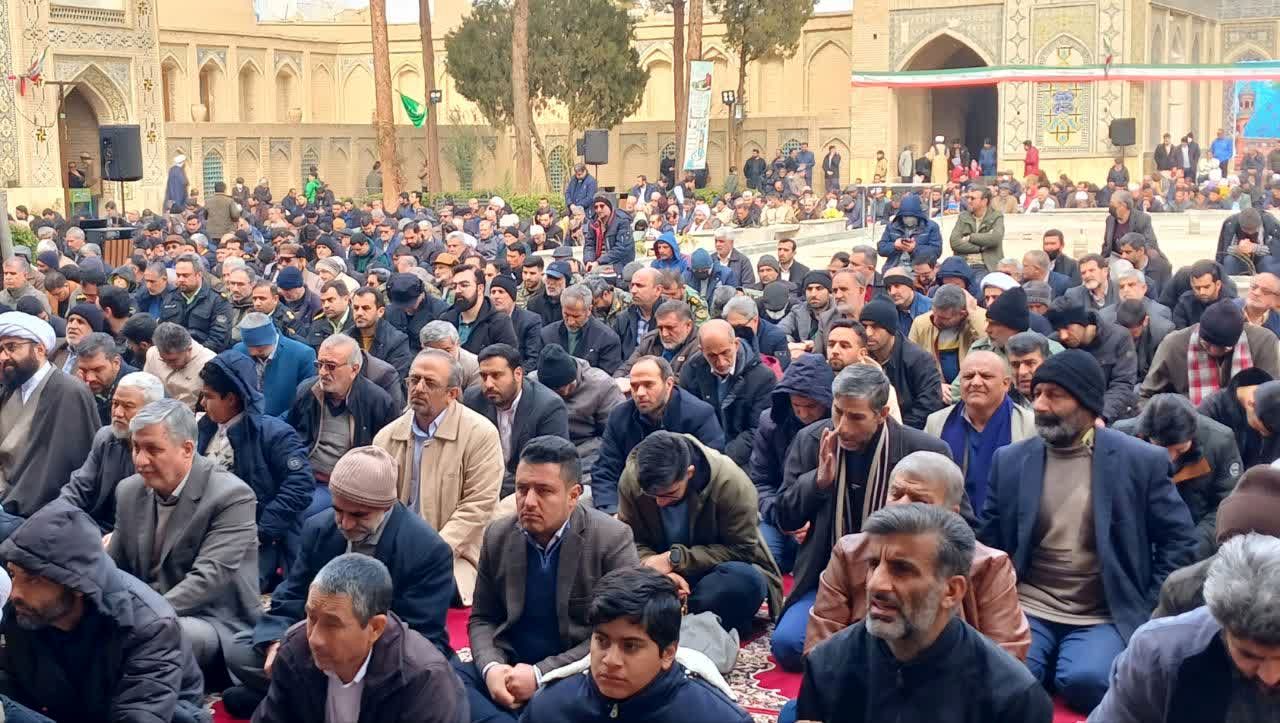 اقامه نماز پرفیض جمعه در سمنان