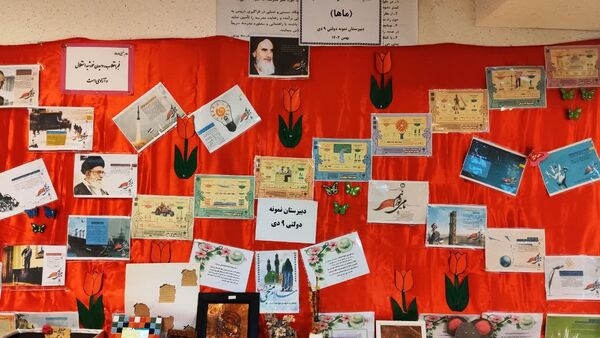 نمایشگاه مدرسه انقلاب در دبیرستان نمونه دولتی 9 دی یاسوج