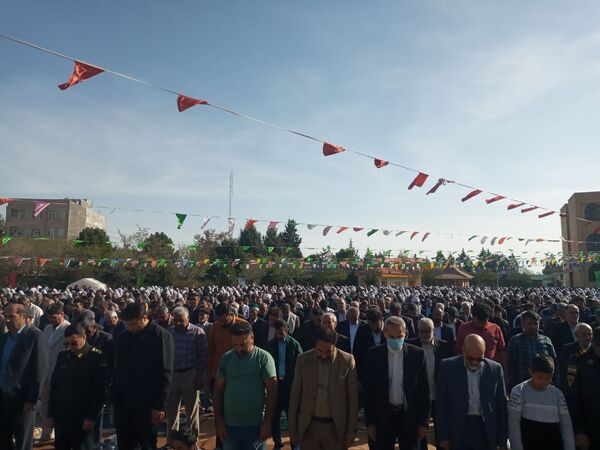 اقامه نماز عید فطر در شهرستان چناران