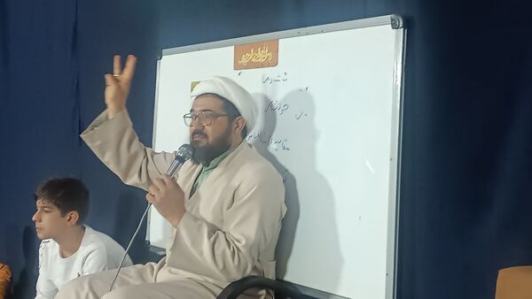 کلاس درس و اخلاق برای معتکفین اعتکاف دانش‌آموزی «سه روز در بهشت»