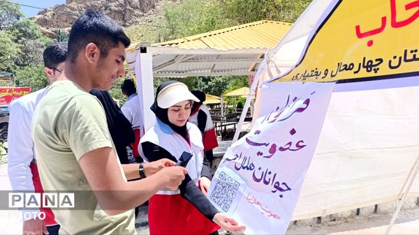 ایستگاه خدمت در پیرغار؛ تکاپوی جوانان هلال‌احمر
