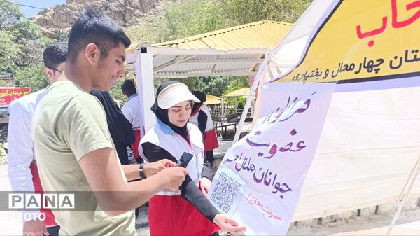 ایستگاه خدمت در پیرغار؛ تکاپوی جوانان هلال‌احمر