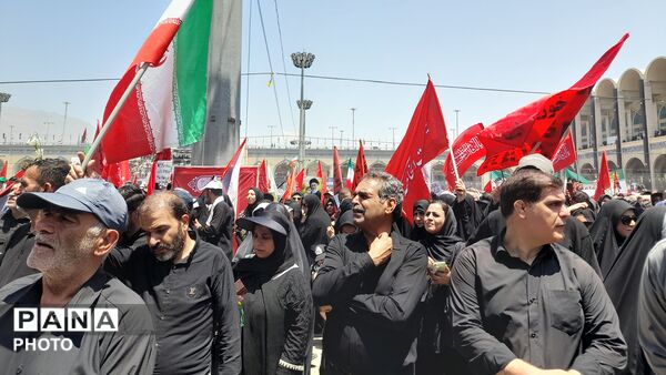  نمایشِ اقتدار در تشییعِ رهبر شهید